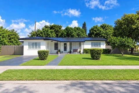House in Miami, Florida 3 bedrooms, 160.91 sq.m. № 2363616
