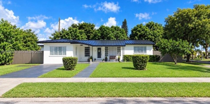 House in Miami, Florida 3 bedrooms, 160.91 sq.m. № 2363616