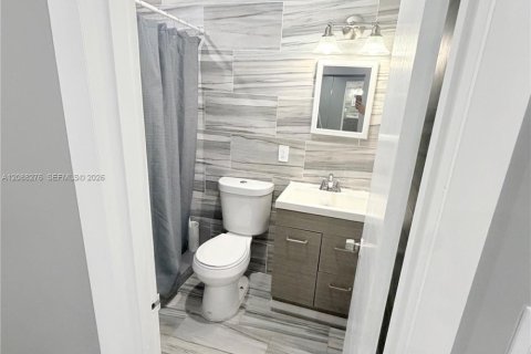 House in Miami, Florida 3 bedrooms, 160.91 sq.m. № 2363616 - photo 5