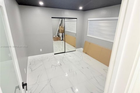 House in Miami, Florida 3 bedrooms, 160.91 sq.m. № 2363616 - photo 6