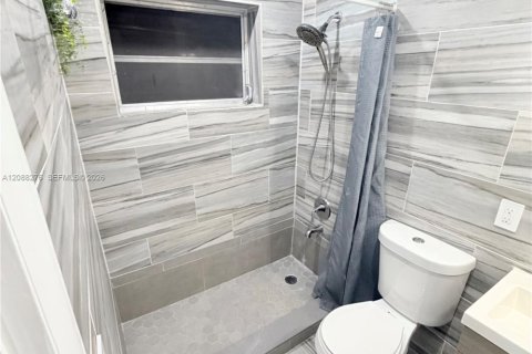House in Miami, Florida 3 bedrooms, 160.91 sq.m. № 2363616 - photo 8