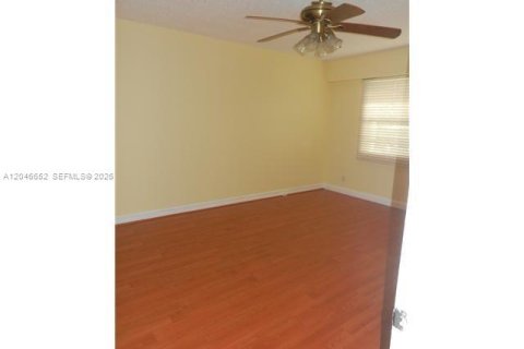 Copropriété à louer à Pembroke Pines, Floride: 2 chambres, 110.74 m2 № 2243132 - photo 5