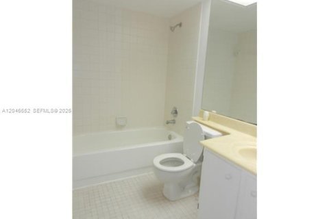 Copropriété à louer à Pembroke Pines, Floride: 2 chambres, 110.74 m2 № 2243132 - photo 14