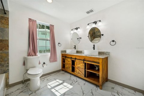 House in Orlando, Florida 4 bedrooms, 251.95 sq.m. № 1900587 - photo 12