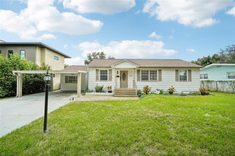 House in Orlando, Florida 4 bedrooms, 251.95 sq.m. № 1900587 - photo 1