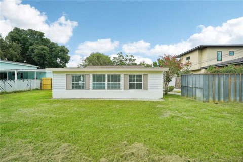 House in Orlando, Florida 4 bedrooms, 251.95 sq.m. № 1900587 - photo 22