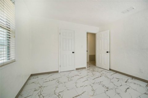 House in Orlando, Florida 4 bedrooms, 251.95 sq.m. № 1900587 - photo 15
