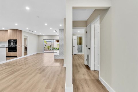 House in Fort Lauderdale, Florida 4 bedrooms, 200.76 sq.m. № 2076481 - photo 27