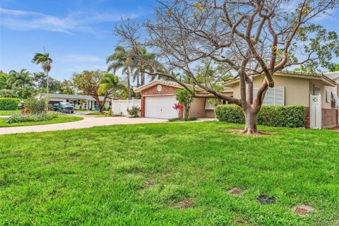 House in Fort Lauderdale, Florida 4 bedrooms, 200.76 sq.m. № 2076481 - photo 2
