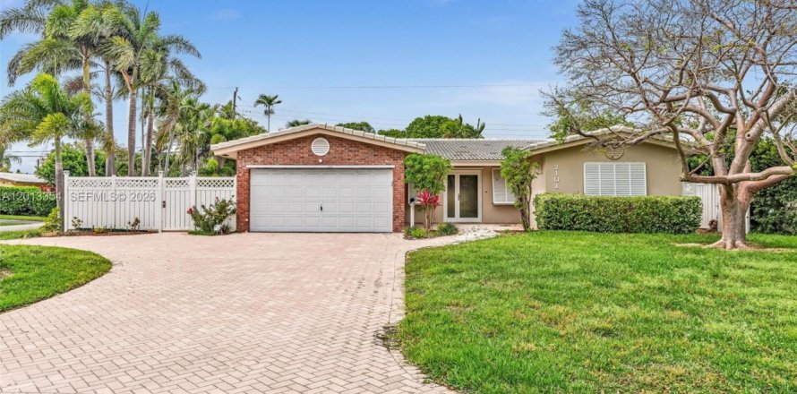 House in Fort Lauderdale, Florida 4 bedrooms, 200.76 sq.m. № 2076481