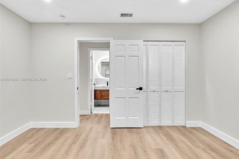House in Fort Lauderdale, Florida 4 bedrooms, 200.76 sq.m. № 2076481 - photo 23