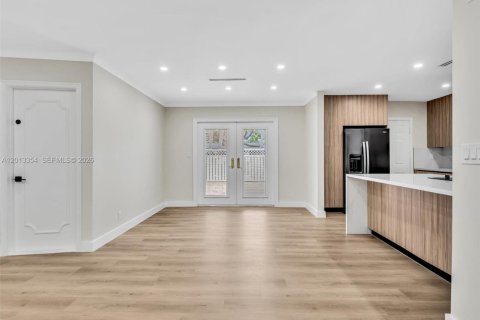 House in Fort Lauderdale, Florida 4 bedrooms, 200.76 sq.m. № 2076481 - photo 9