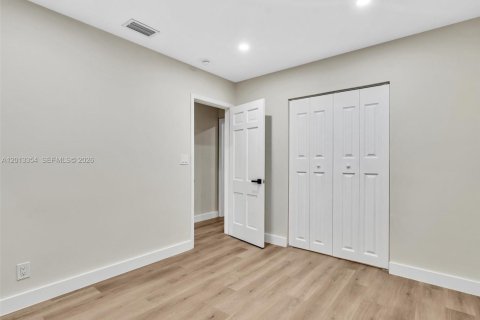 House in Fort Lauderdale, Florida 4 bedrooms, 200.76 sq.m. № 2076481 - photo 28