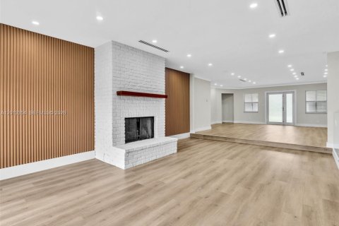 House in Fort Lauderdale, Florida 4 bedrooms, 200.76 sq.m. № 2076481 - photo 8
