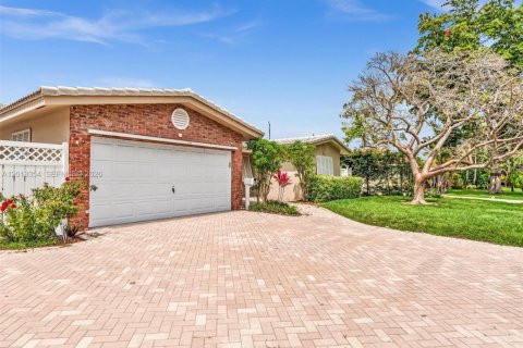 House in Fort Lauderdale, Florida 4 bedrooms, 200.76 sq.m. № 2076481 - photo 4