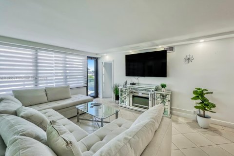 Appartement à louer à Miami Beach, Floride: 2 chambres, 89.19 m2 № 2169829 - photo 3
