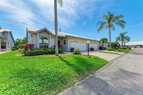 House in Sarasota, Florida 3 bedrooms, 166.85 sq.m. № 1106266 - photo 2