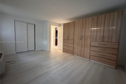 Apartamento en alquiler en Hollywood, Florida, 2 dormitorios, 92.9 m2 № 2075010 - foto 13