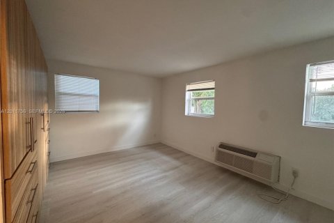 Apartamento en alquiler en Hollywood, Florida, 2 dormitorios, 92.9 m2 № 2075010 - foto 15