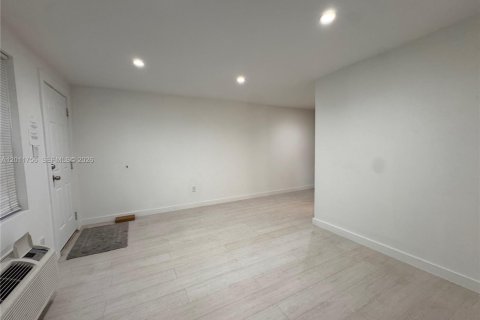 Apartamento en alquiler en Hollywood, Florida, 2 dormitorios, 92.9 m2 № 2075010 - foto 6