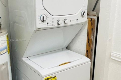 Снять в аренду кондоминиум в Пемброк-Пайнс, Флорида 1 спальня, 97.08м2, № 1928397 - фото 15