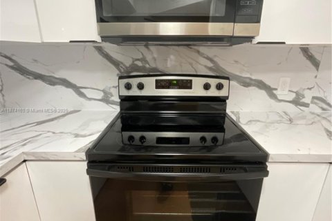 Снять в аренду кондоминиум в Пемброк-Пайнс, Флорида 1 спальня, 97.08м2, № 1928397 - фото 13