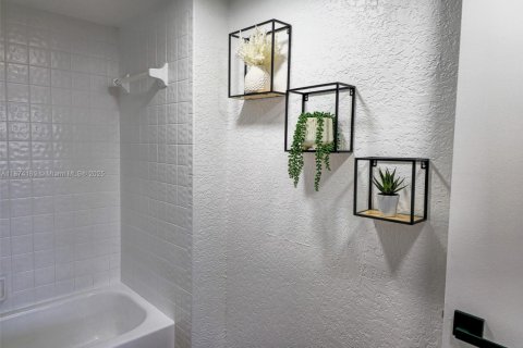 Снять в аренду кондоминиум в Пемброк-Пайнс, Флорида 1 спальня, 97.08м2, № 1928397 - фото 7