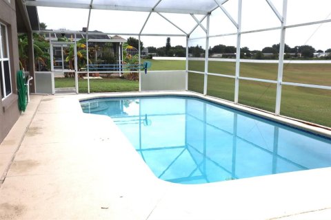 House in Davenport, Florida 4 bedrooms, 208.75 sq.m. № 1906227 - photo 28