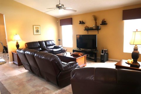 House in Davenport, Florida 4 bedrooms, 208.75 sq.m. № 1906227 - photo 13