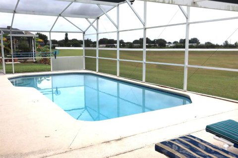 House in Davenport, Florida 4 bedrooms, 208.75 sq.m. № 1906227 - photo 29