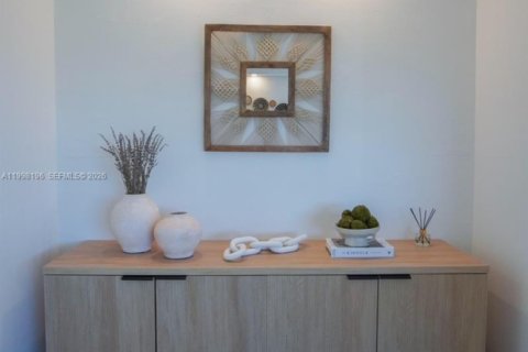 Condo in North Bay Village, Florida, 1 bedroom  № 2256236 - photo 8