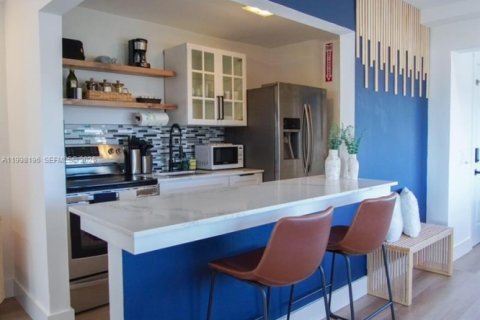 Condo in North Bay Village, Florida, 1 bedroom  № 2256236 - photo 9