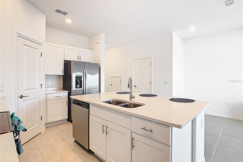 Townhouse in Kissimmee, Florida 3 bedrooms, 126.81 sq.m. № 2198544 - photo 7