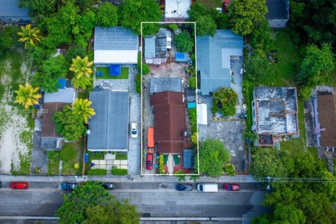 Terreno en venta en Miami, Florida № 1920841 - foto 4