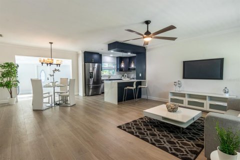 House in Sarasota, Florida 3 bedrooms, 165.64 sq.m. № 2093757 - photo 3