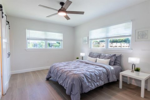 House in Sarasota, Florida 3 bedrooms, 165.64 sq.m. № 2093757 - photo 24