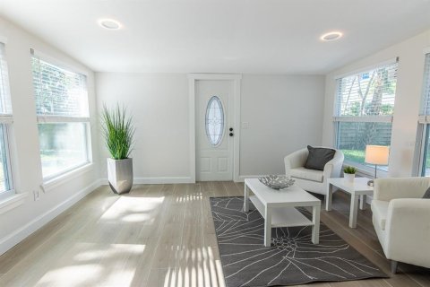 House in Sarasota, Florida 3 bedrooms, 165.64 sq.m. № 2093757 - photo 6