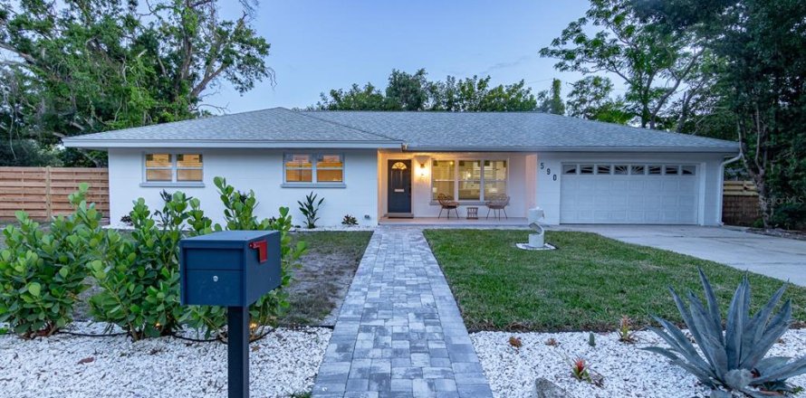 House in Sarasota, Florida 3 bedrooms, 165.64 sq.m. № 2093757