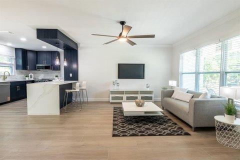 House in Sarasota, Florida 3 bedrooms, 165.64 sq.m. № 2093757 - photo 4