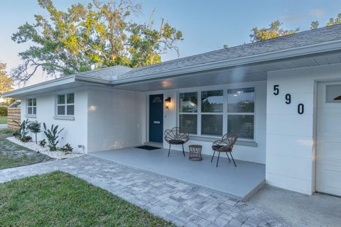 House in Sarasota, Florida 3 bedrooms, 165.64 sq.m. № 2093757 - photo 2