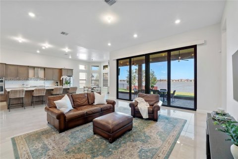 Купить виллу или дом в Паркленд, Флорида 4 спальни, 390.47м2, № 2043395 - фото 17