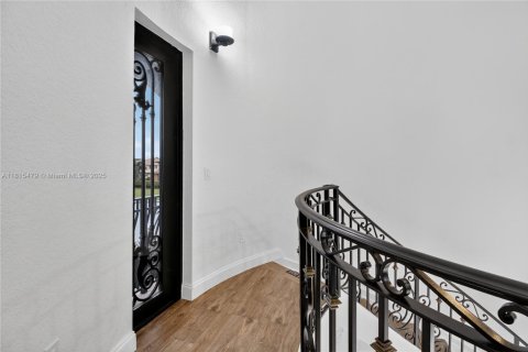 Villa ou maison à vendre à Miami, Floride: 5 chambres, 313.17 m2 № 2054355 - photo 24