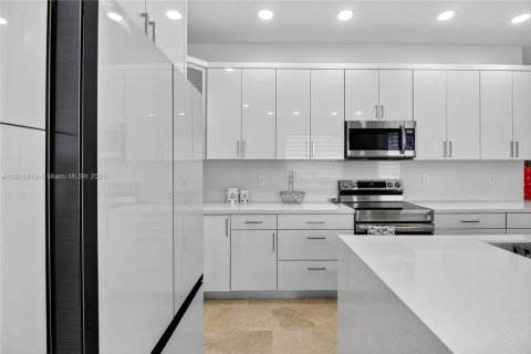 Villa ou maison à vendre à Miami, Floride: 5 chambres, 313.17 m2 № 2054355 - photo 19