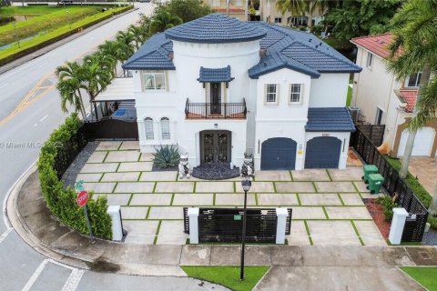 Villa ou maison à Miami, Floride 5 chambres, 313.17 m2 № 2054355