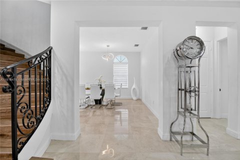 Villa ou maison à vendre à Miami, Floride: 5 chambres, 313.17 m2 № 2054355 - photo 11