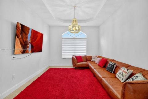 Villa ou maison à vendre à Miami, Floride: 5 chambres, 313.17 m2 № 2054355 - photo 10