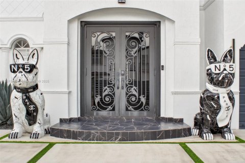Villa ou maison à vendre à Miami, Floride: 5 chambres, 313.17 m2 № 2054355 - photo 5