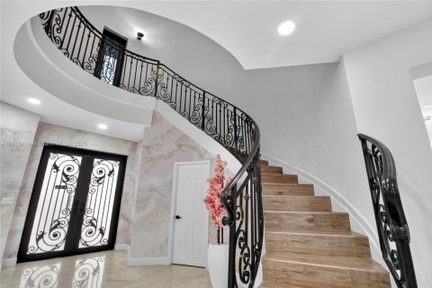 Villa ou maison à vendre à Miami, Floride: 5 chambres, 313.17 m2 № 2054355 - photo 23