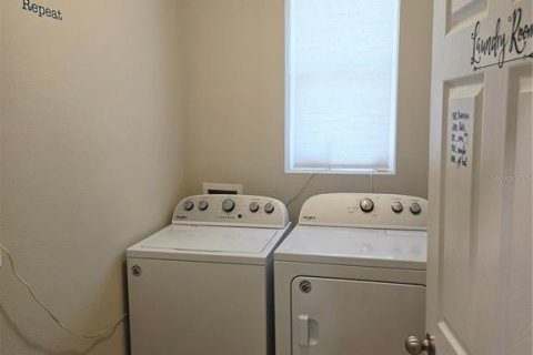 House in Davenport, Florida 3 bedrooms, 137.87 sq.m. № 1792021 - photo 19