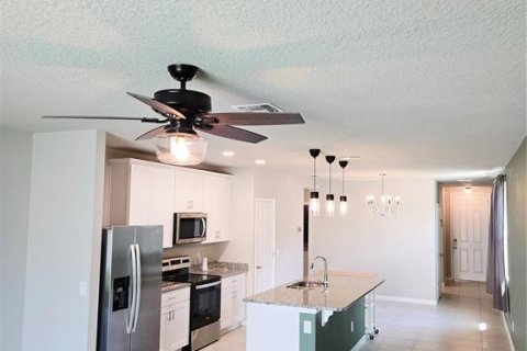 House in Davenport, Florida 3 bedrooms, 137.87 sq.m. № 1792021 - photo 4